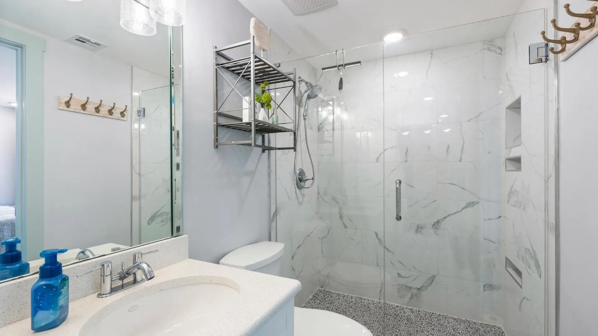 Edgewater Windward 508 - Newly Renovated Corner Condominium! Panama City Beach