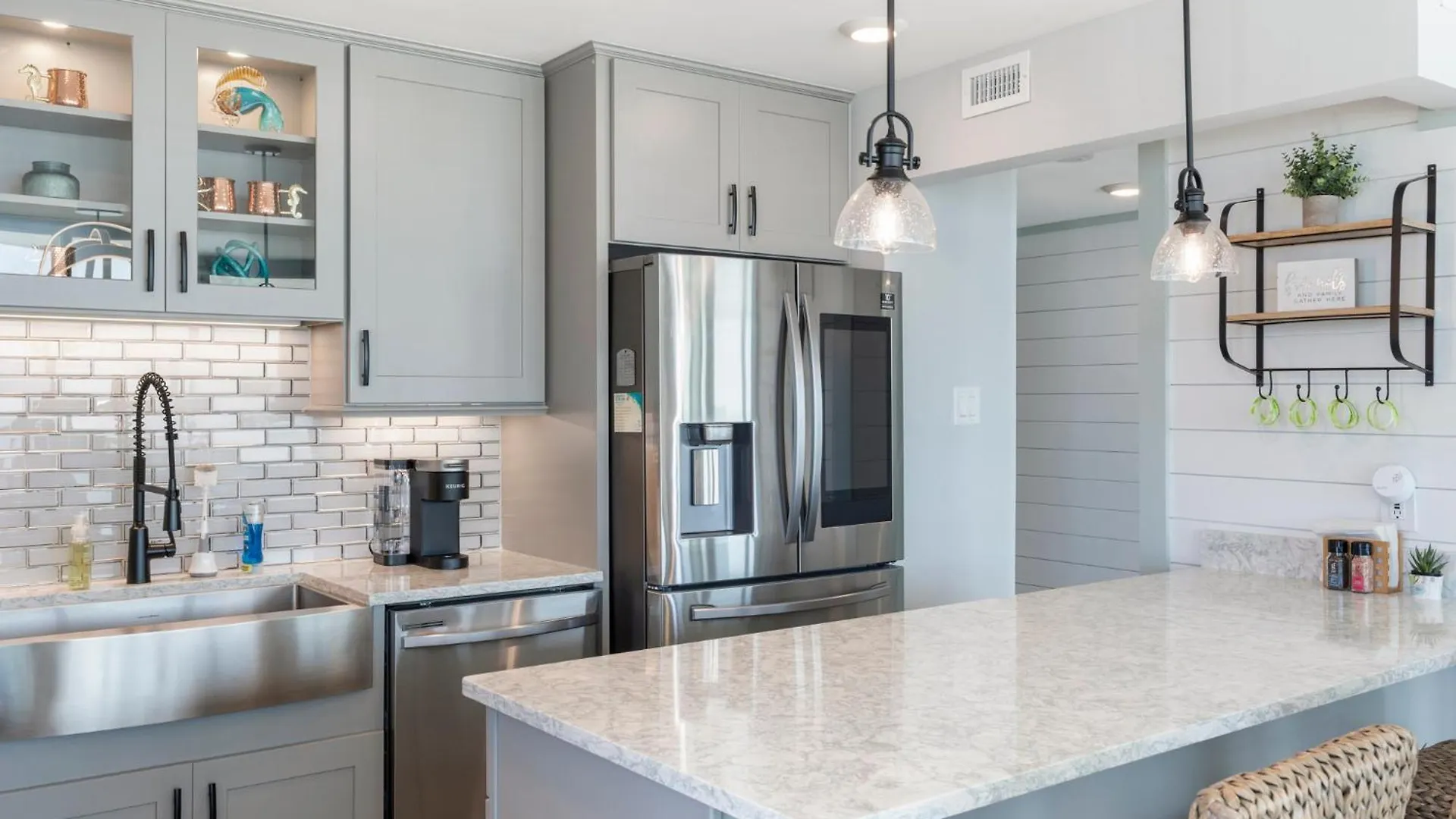 Edgewater Windward 508 - Newly Renovated Corner Condominium! Panama City Beach