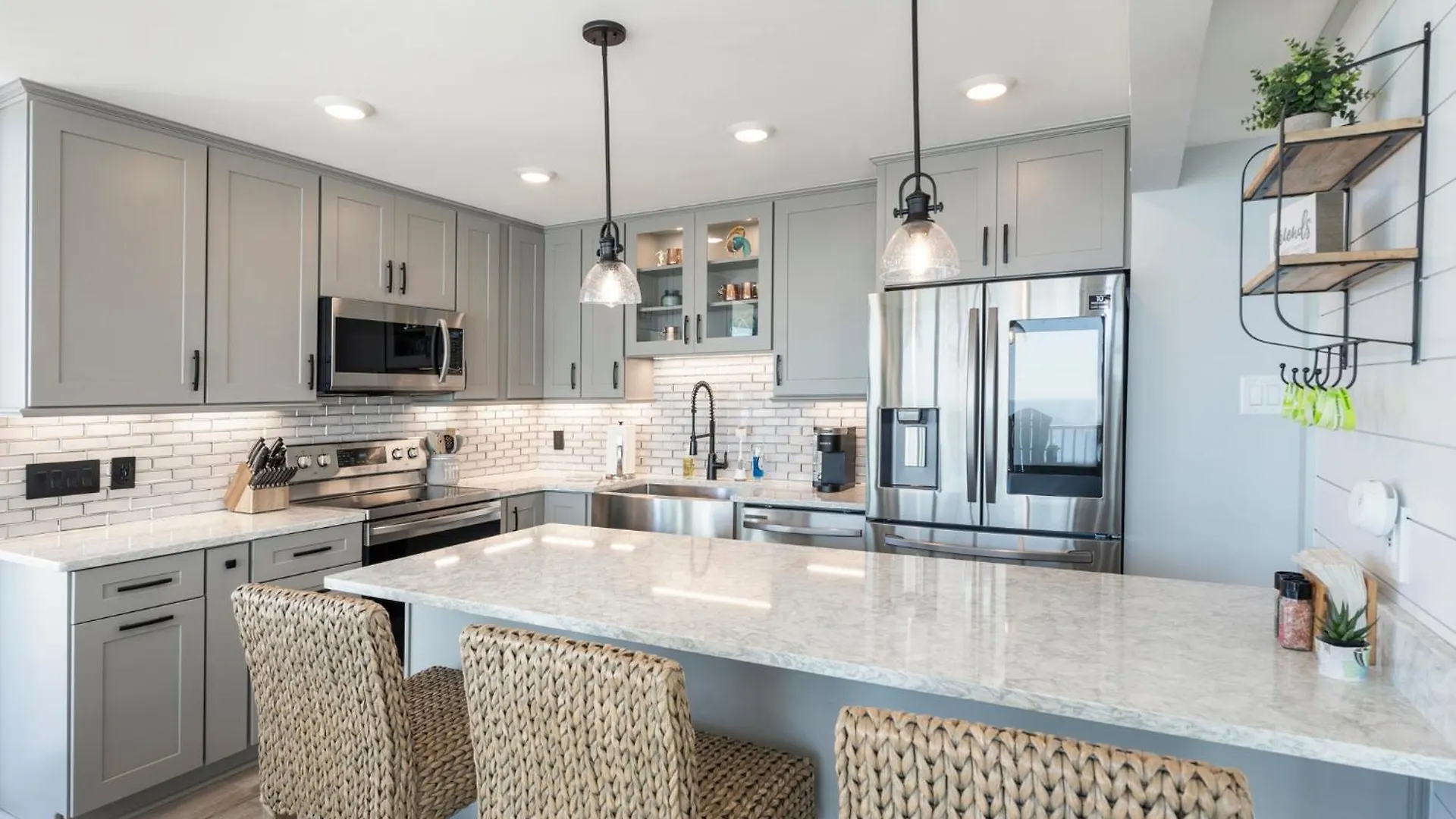Edgewater Windward 508 - Newly Renovated Corner Condominium! Panama City Beach United States